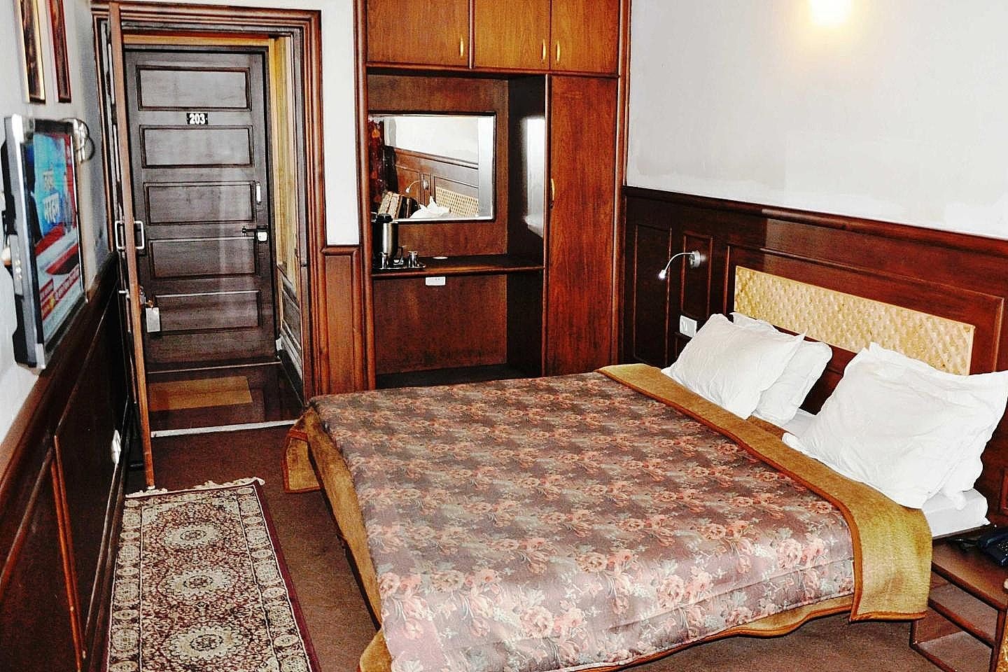 Hotel Sadaf Deluxe Room  17