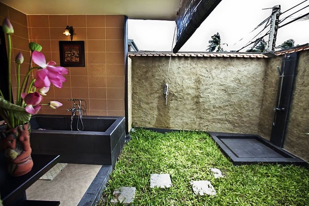Standard Room, Pool View (Hillside)
