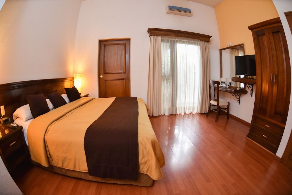 Hotel Casa de La Loma Standard Room, 1 King Bed, Garden View 3