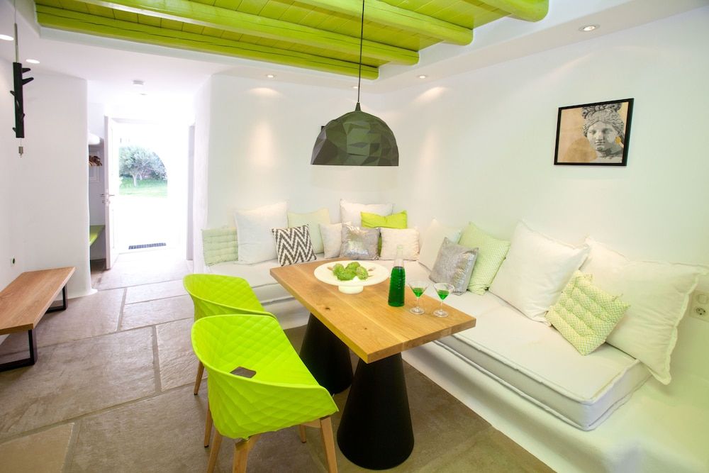 Executive Suite, Private Pool