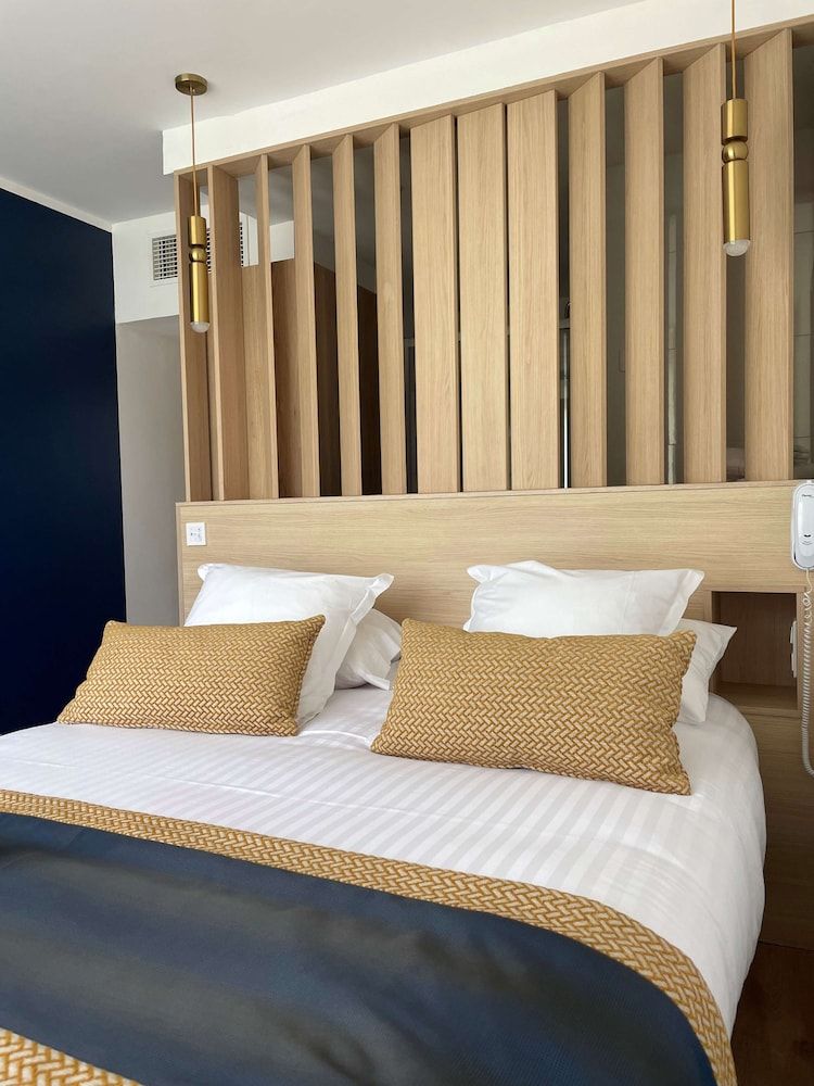 Best Western Plus La Rade Comfort Room, 1 Queen Bed, Non Smoking, Balcony 4