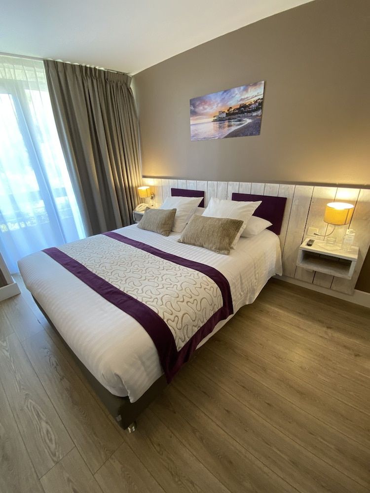 Best Western Plus La Rade Comfort Room, 1 Queen Bed, Non Smoking, Balcony 3