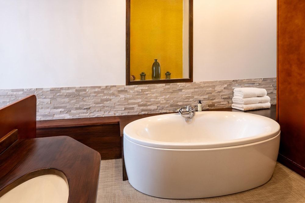 Best Western Plus La Rade Junior Suite, 1 Queen Bed, Terrace, Sea View 5