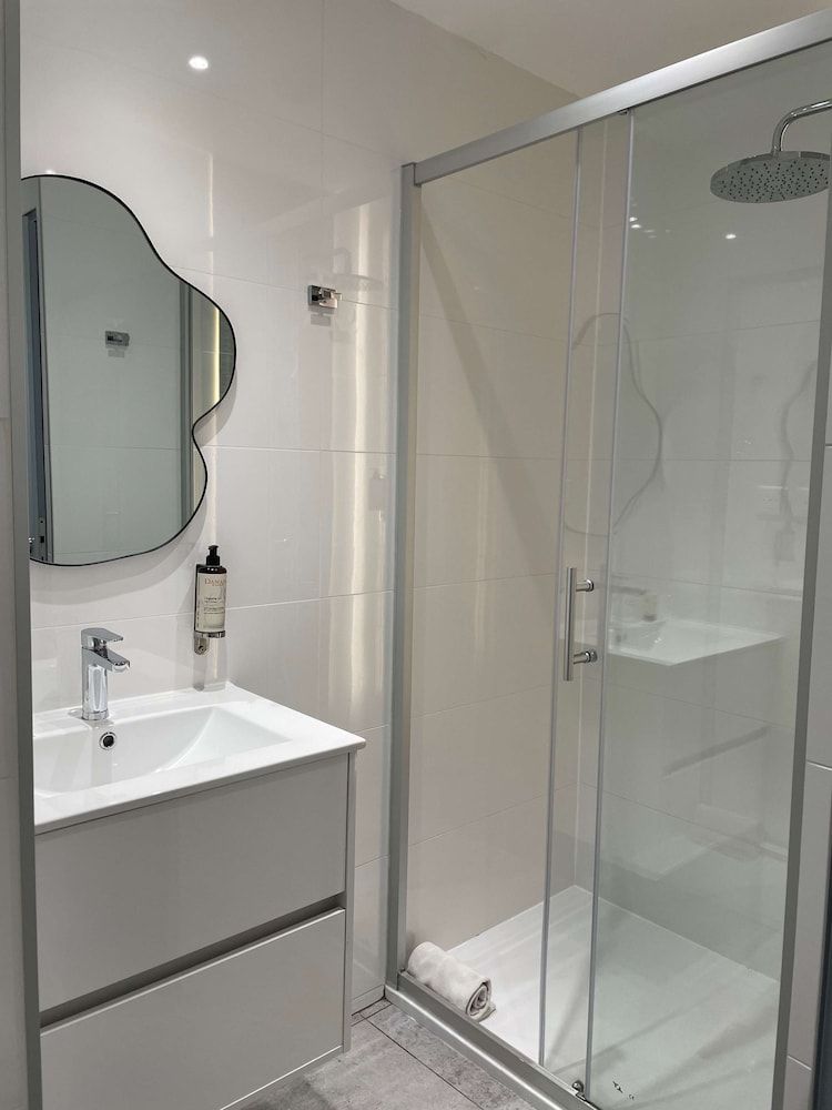 Best Western Plus La Rade Comfort Room, 1 Queen Bed, Non Smoking, Balcony 13