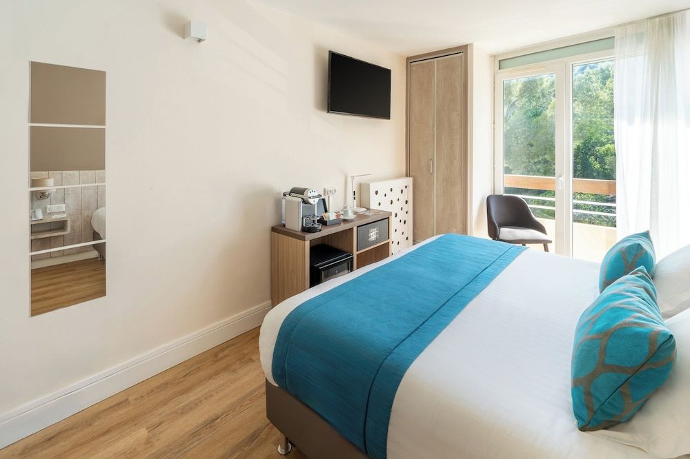 Best Western Plus La Rade Comfort Room, 1 Queen Bed, Non Smoking, Balcony 5