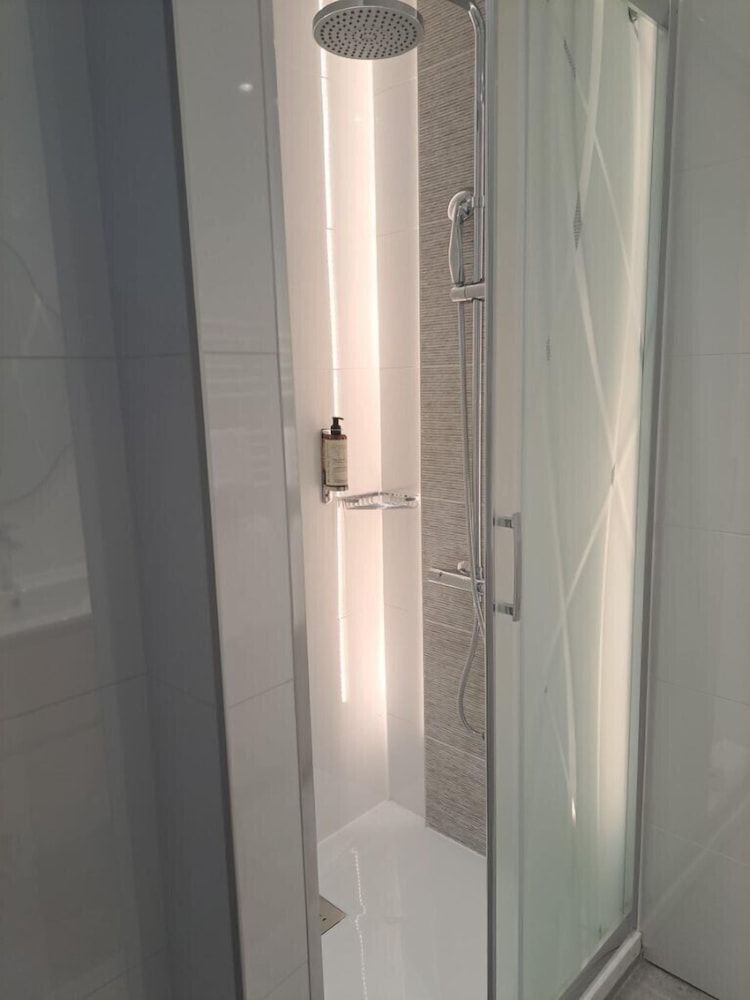 Best Western Plus La Rade Comfort Room, 1 Queen Bed, Non Smoking, Balcony 11