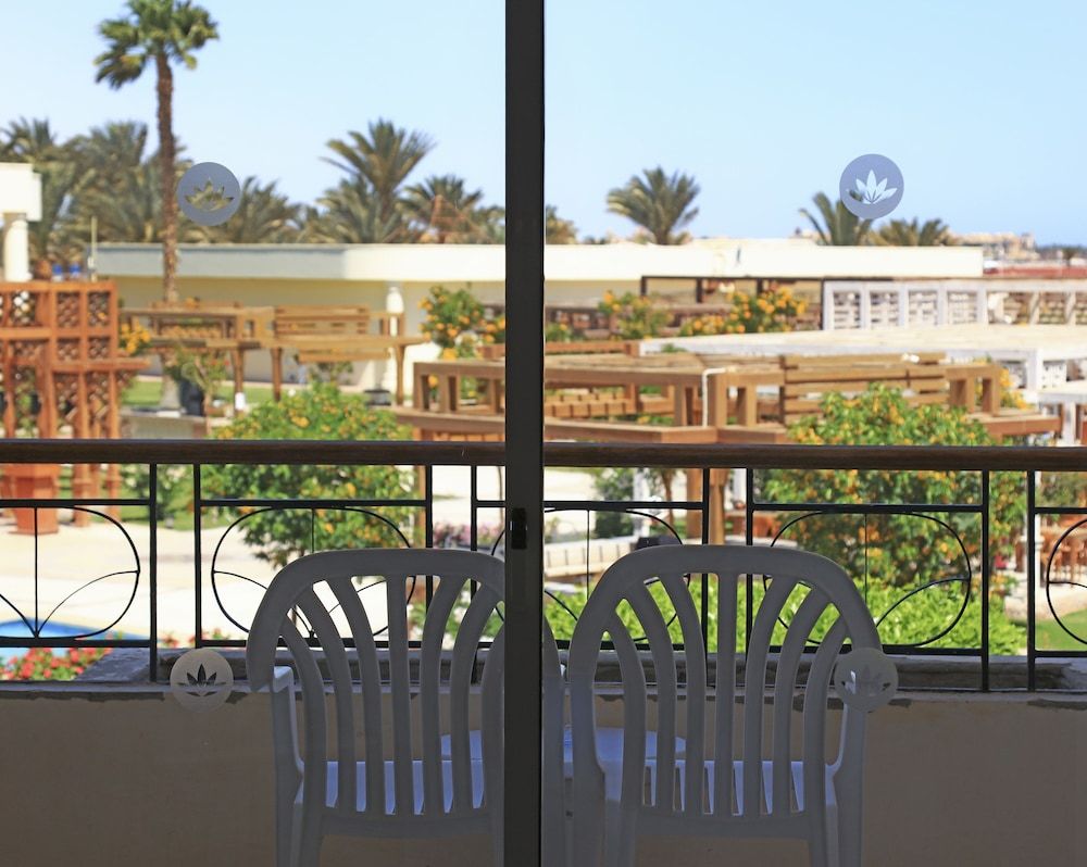 LABRANDA Club Makadi Family Room, Garden View 4