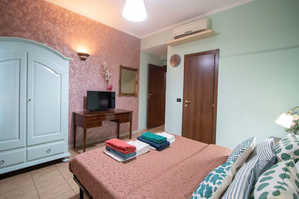 undefined B&B Colorful Suite Yard 2