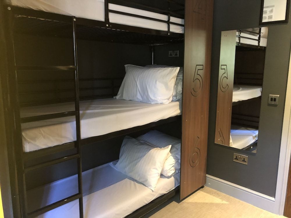 PubLove @ The Steam Engine - Hostel 6 Bed Mixed Dormitory Room