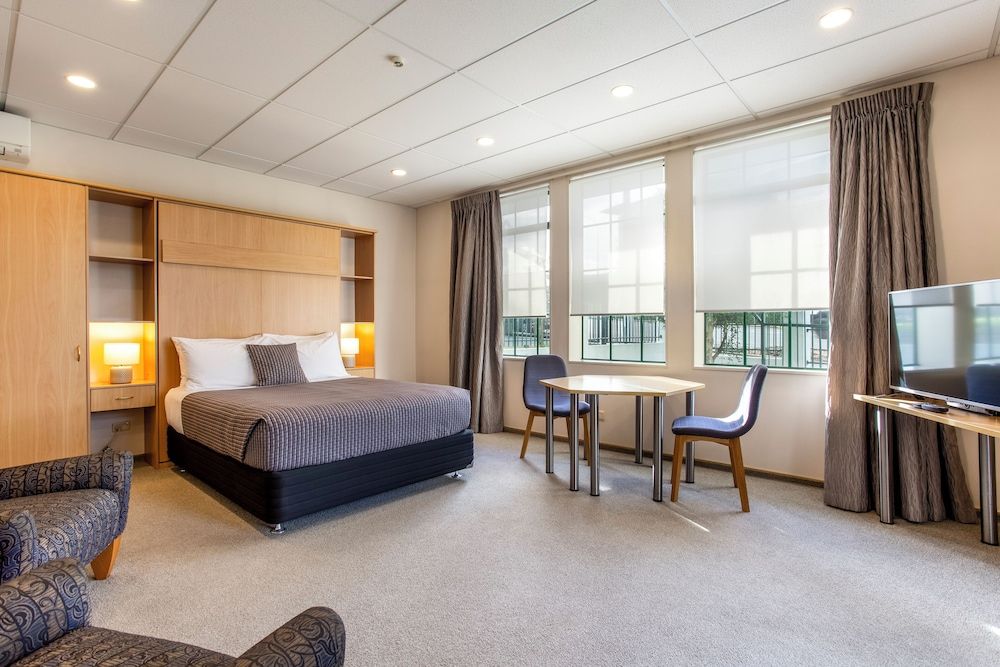 undefined Greenlane Manor Motel 9