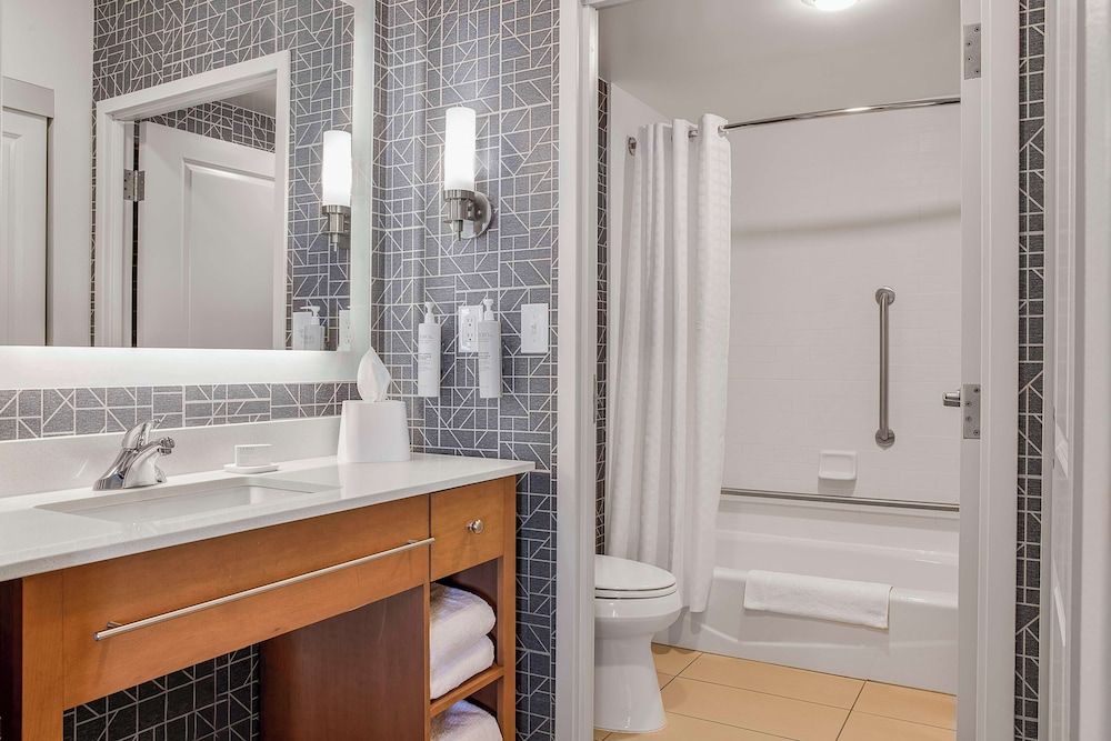 undefined Homewood Suites by Hilton Winnipeg Airport-Polo Park, MB 6