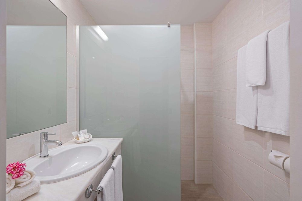 Hotel Madeira Standard Twin Room 3