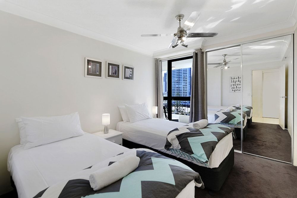 Deluxe Two Bedroom Ocean View Apartment
