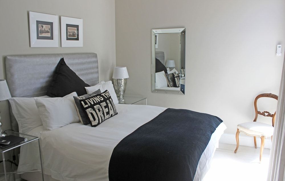 Long Street Boutique Hotel Standard Room with balcony 2