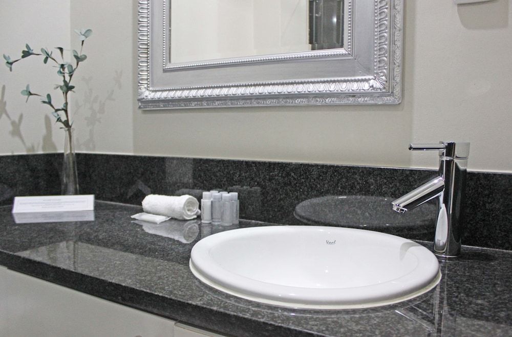 Long Street Boutique Hotel Standard Room with balcony 5