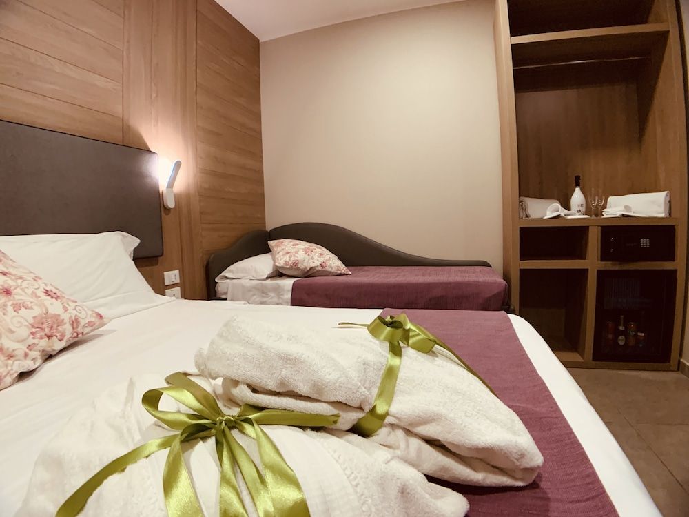 Hotel Smeraldo Triple Room 9