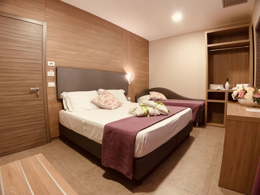 Hotel Smeraldo Triple Room 5