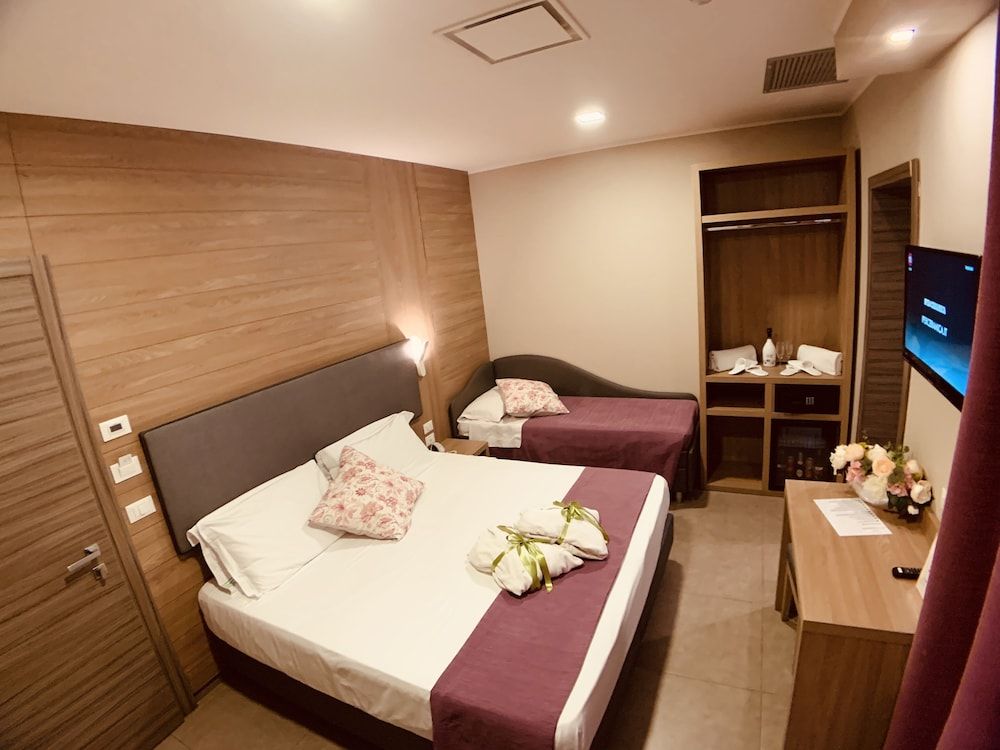 Hotel Smeraldo Triple Room 8