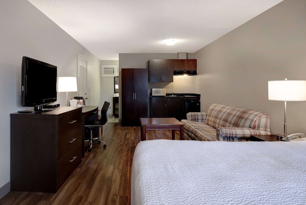 Room, 1 Queen Bed, Non Smoking (Efficiency)