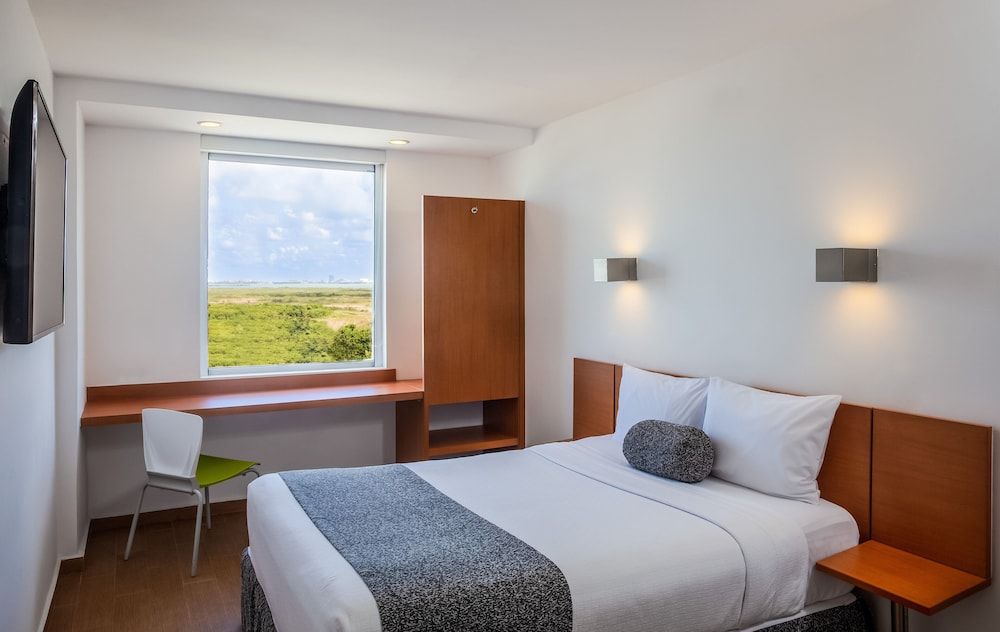 undefined One Cancun Centro 2