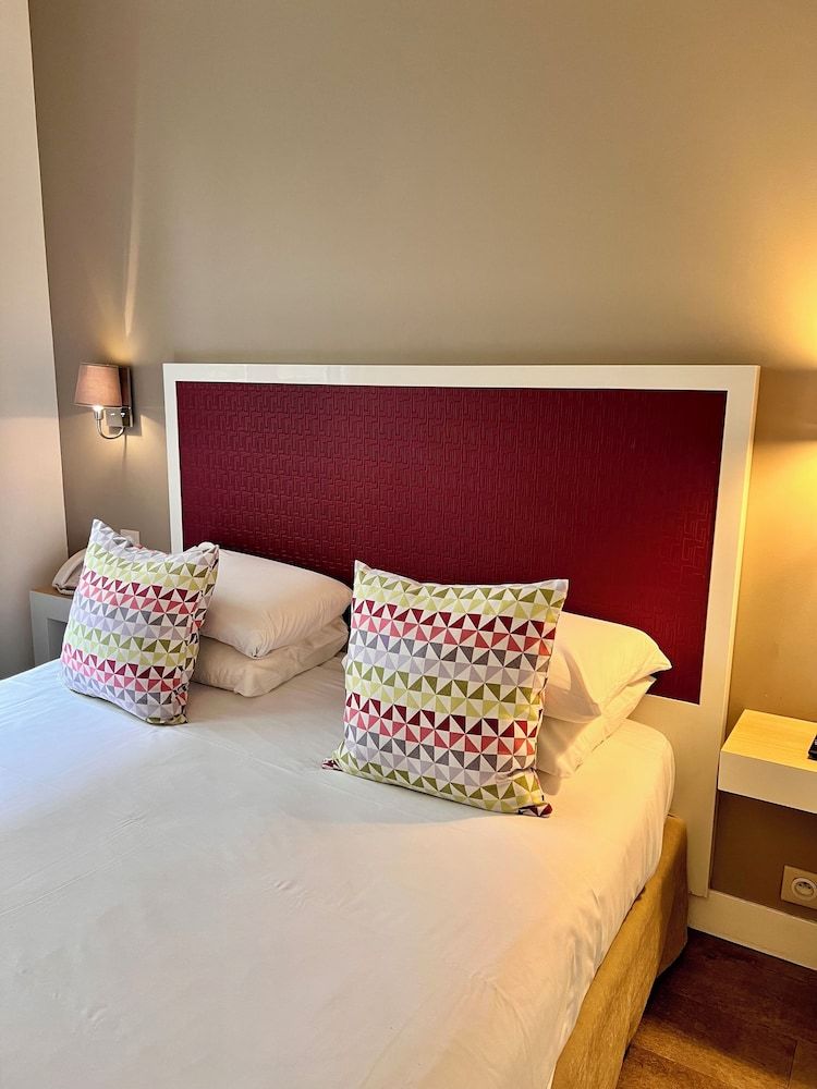 Kyriad Paris 18 - Porte de Clignancourt - Montmartre Standard Room, 1 Double Bed 3