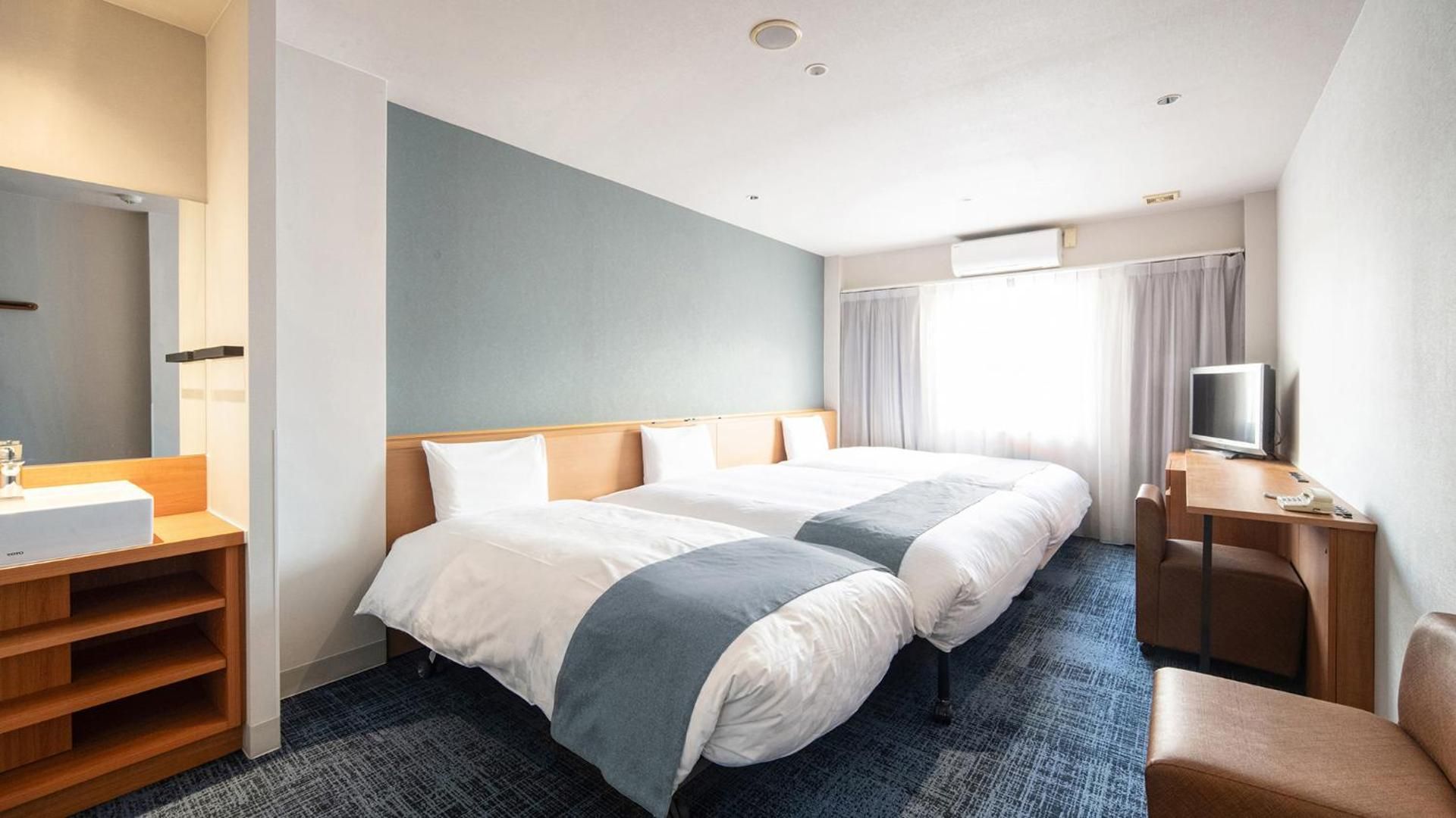 Twin Room with Extra Bed - Smoking