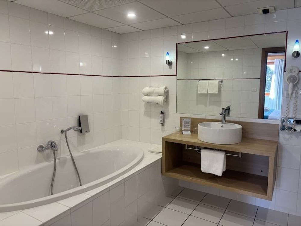 Best Western Plus Hotel & SPA Le Schoenenbourg Suite, 1 King Bed, Non Smoking (Separate Lounge) 3