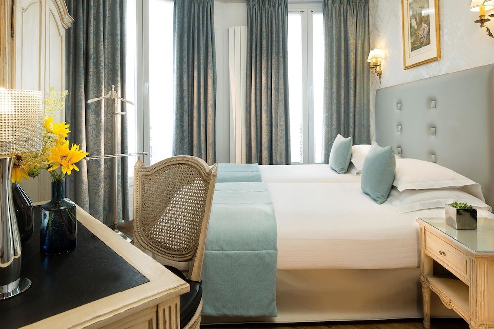 Hotel Plaza Elysées Superior Double Room 2