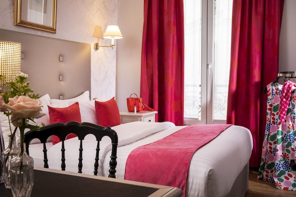 Hotel Plaza Elysées Superior Double Room 7