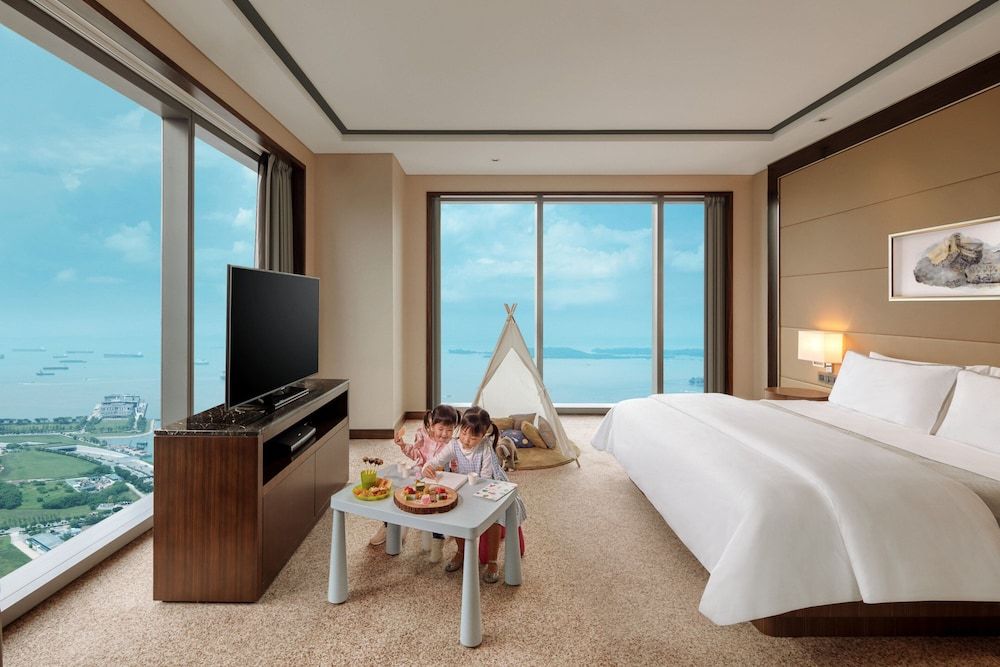 Club Suite, 1 Bedroom, Harbor View (Corner)