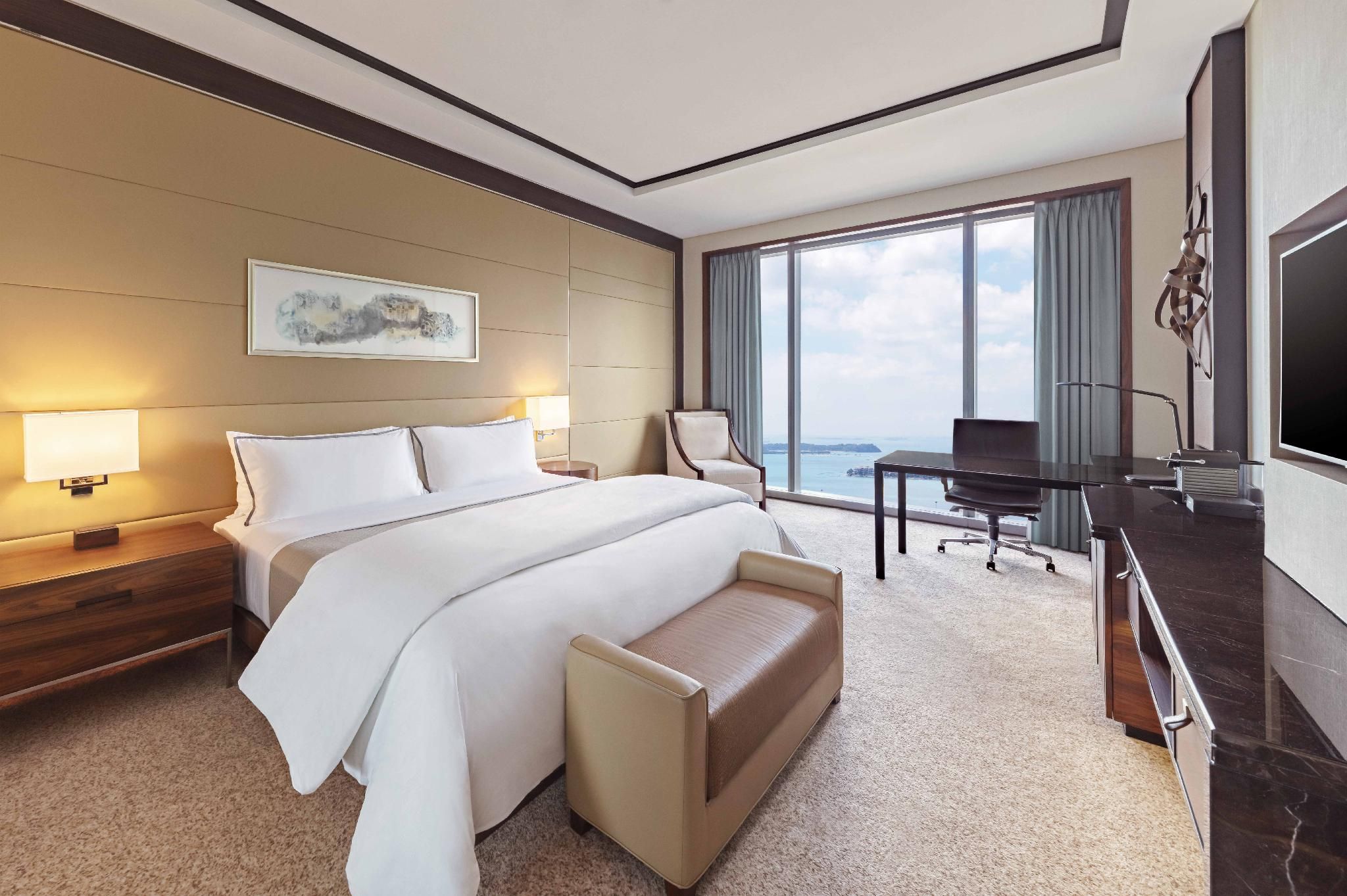 Club lounge access, Guest room, 1 King, High floor