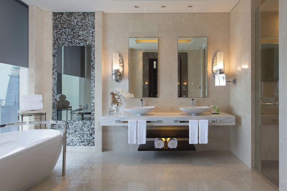 1 King Bed, Harbor View, Club Lounge Access, High Floor, Presidential Suite