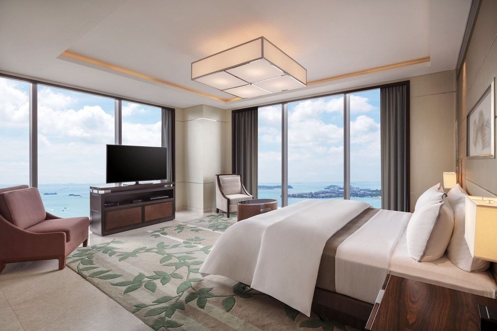 1 King Bed, Harbor View, Club Lounge Access, High Floor, Presidential Suite