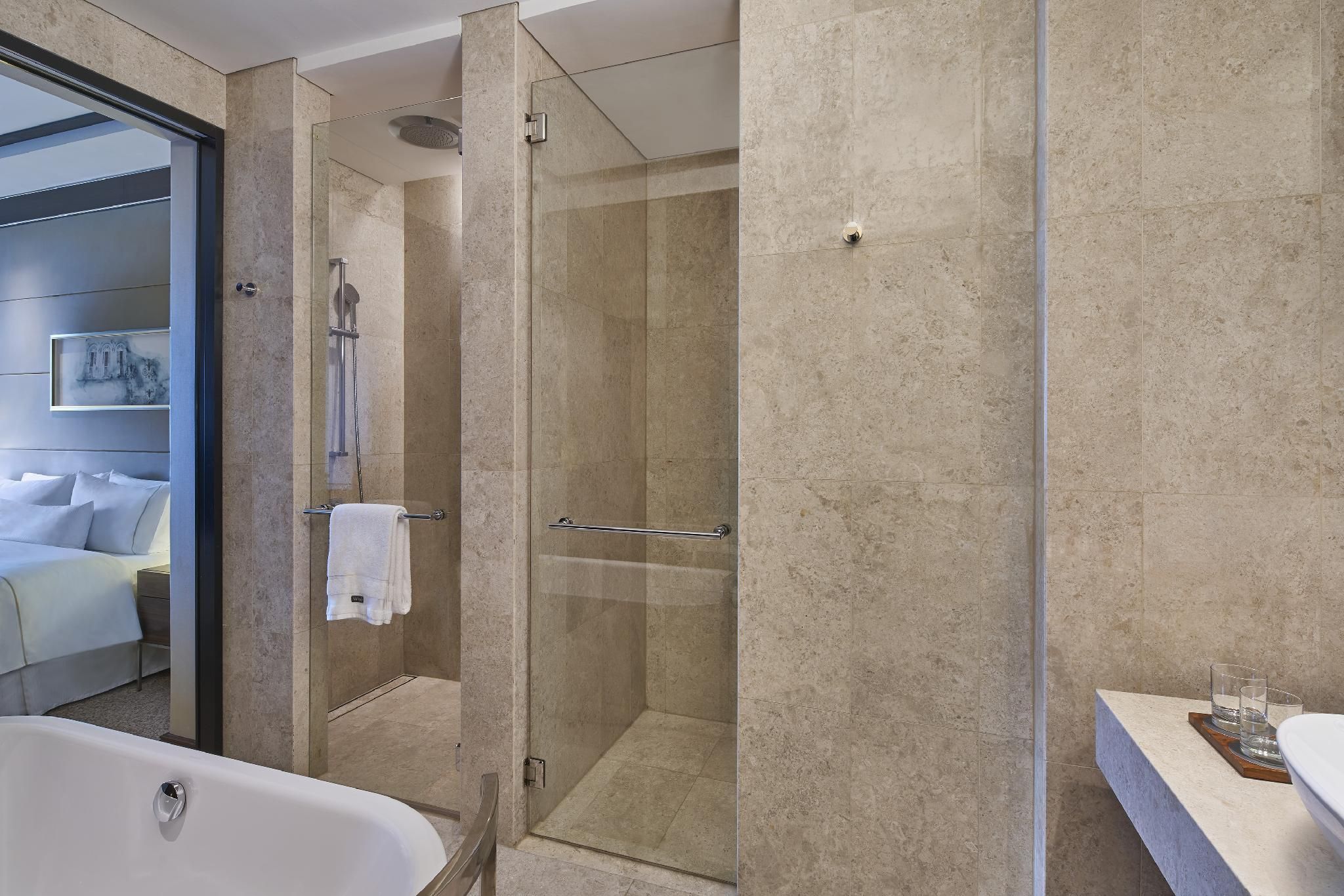 Guest room, 1 King, Mid floor