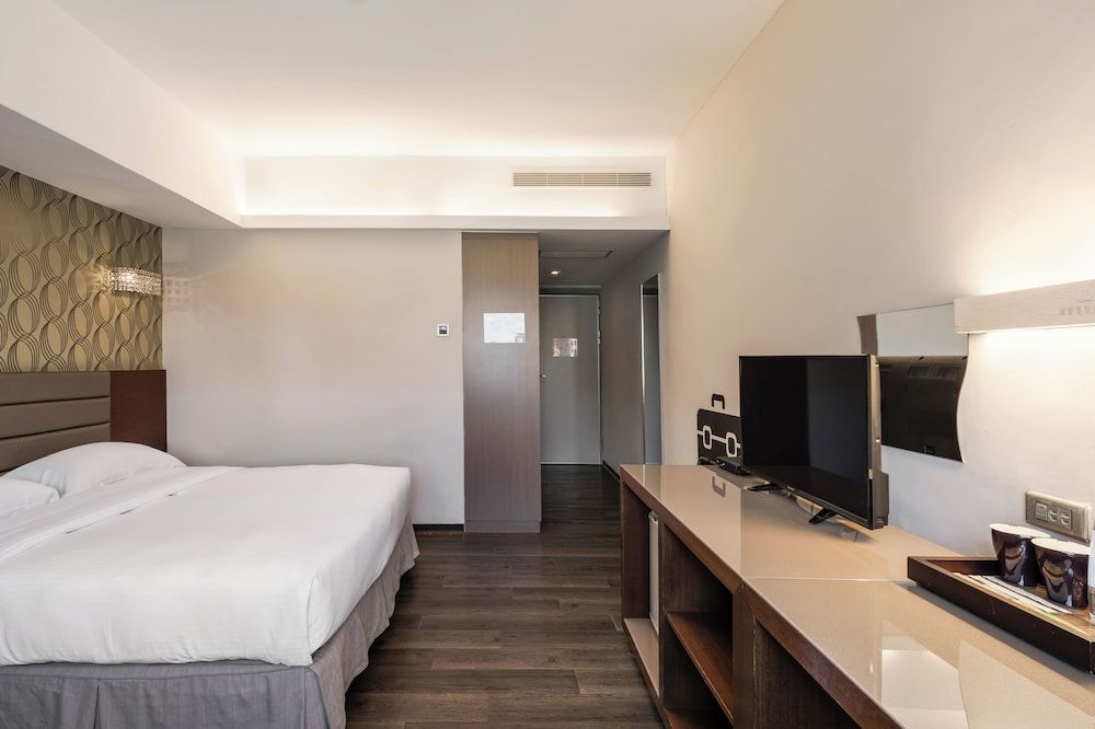 Deluxe Double Room, Non Smoking, Jetted Tub