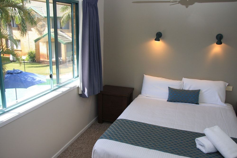 Townhouse Two Bedrooms - One Queen & Two Single Beds