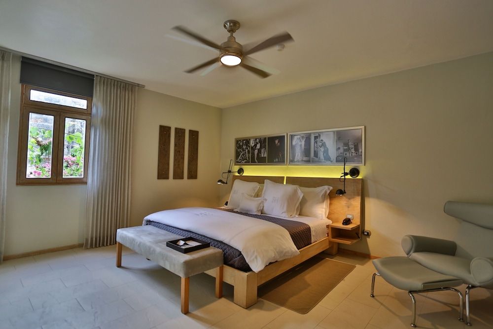 Deluxe Suite, 1 King Bed (Cathedral View)