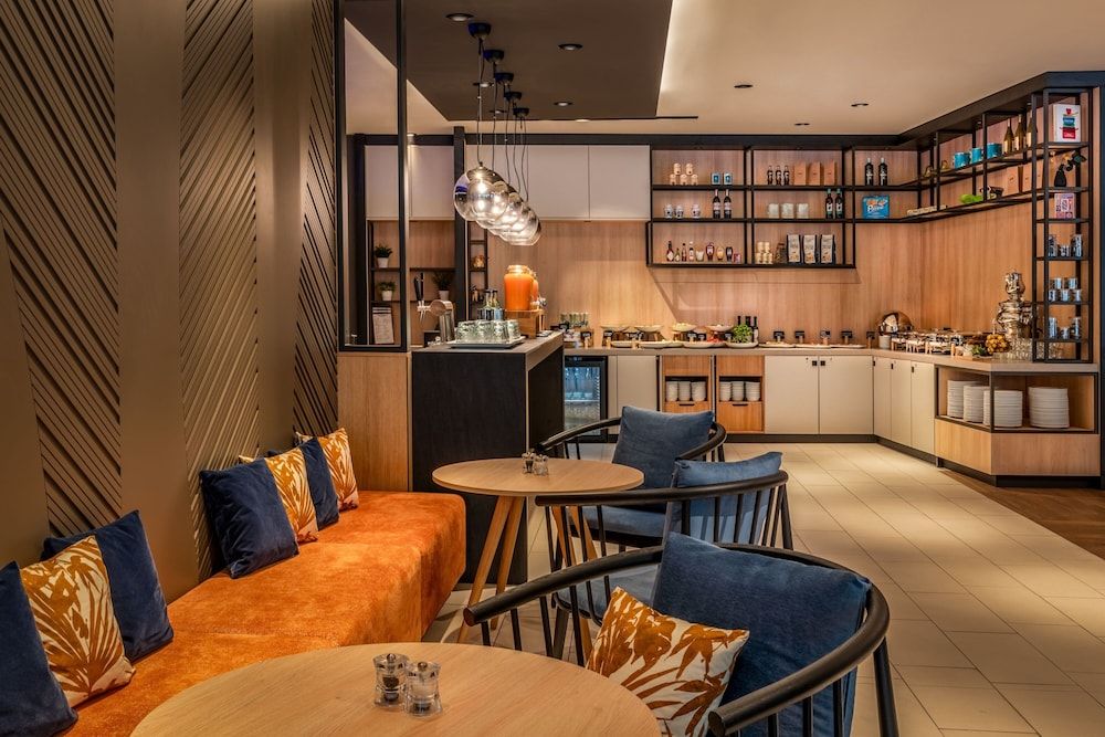 undefined Courtyard by Marriott Cologne 5