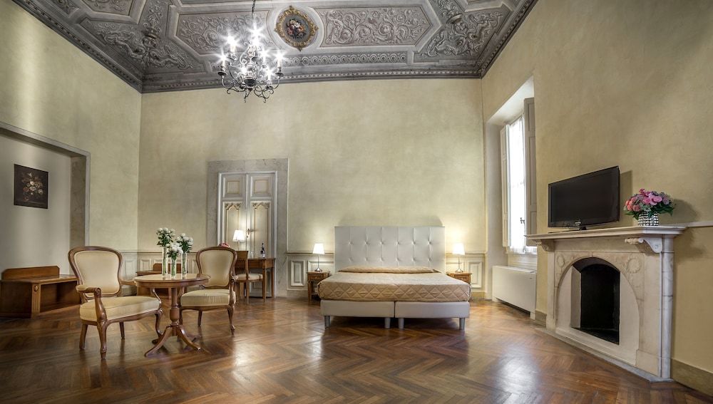 Hotel Bretagna Heritage – Alfieri Collezione Classic Double Room 2