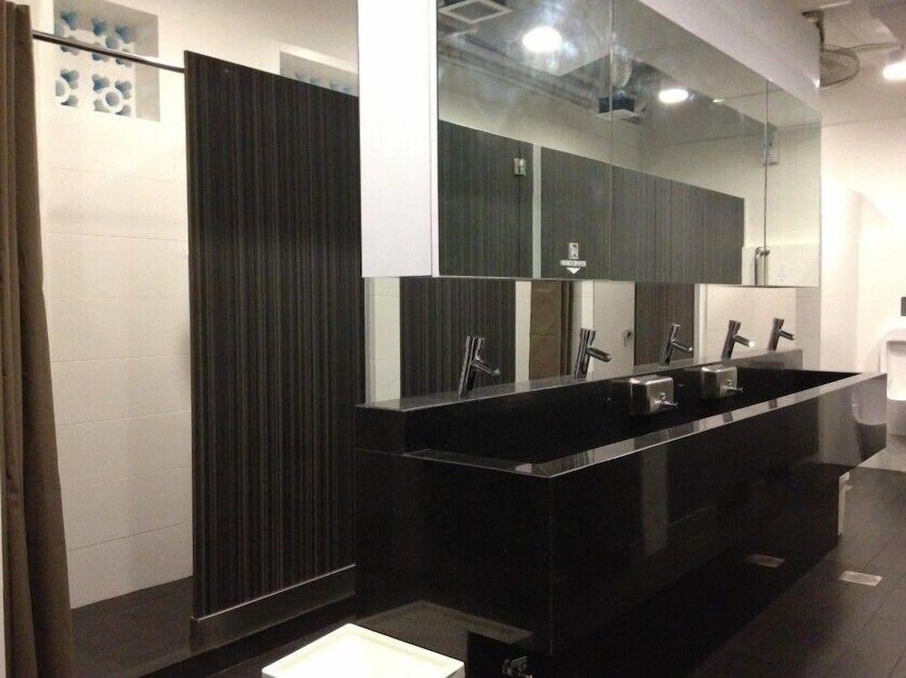 Bunc Hostel Double Bed in 12-Bed Mixed Dorm 3