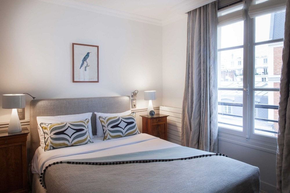 Hôtel d'Orsay Classic Room 2