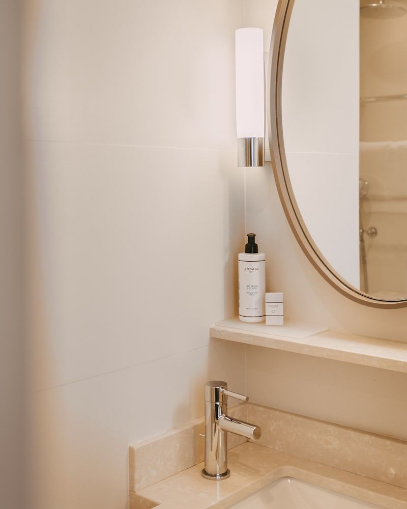 Hôtel d'Orsay Classic Room 4