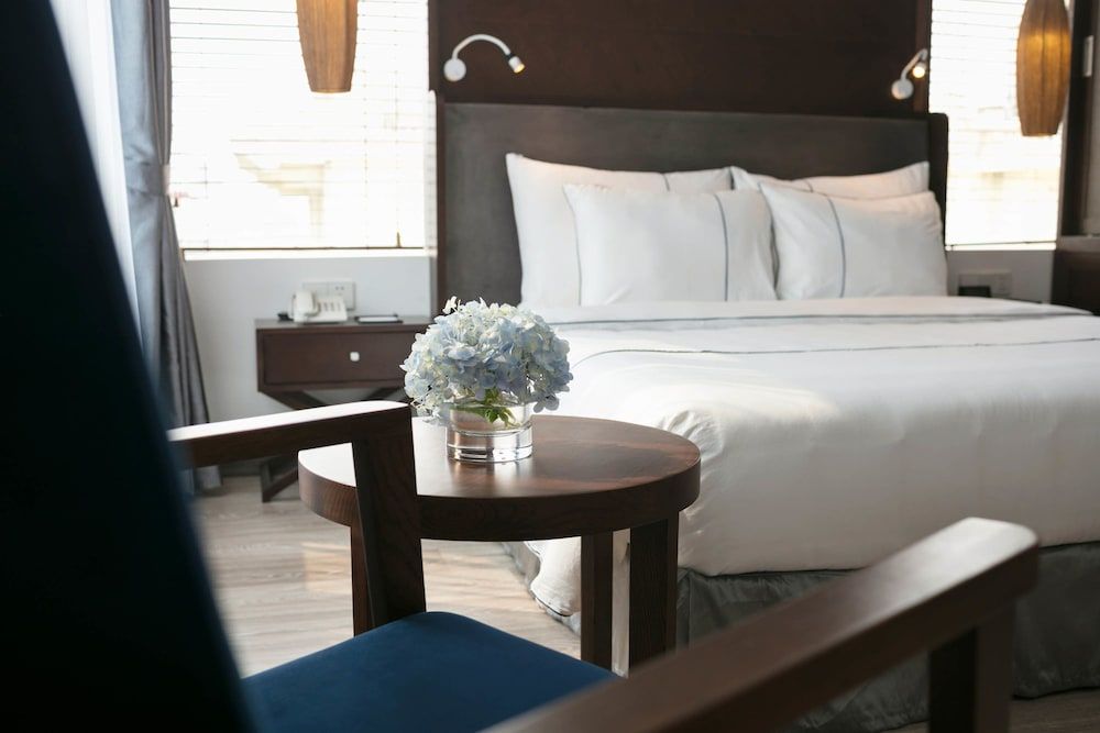 Premier Room, 1 King Bed, Non Smoking, City View