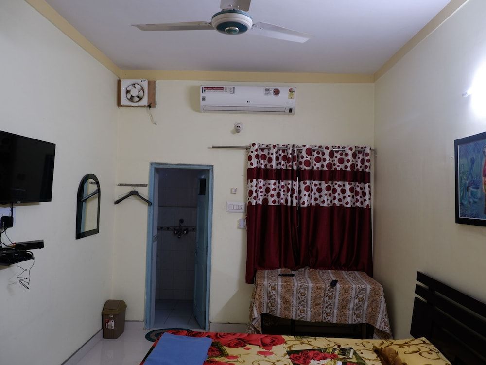 Ganesham Guest House Deluxe Double Room 5
