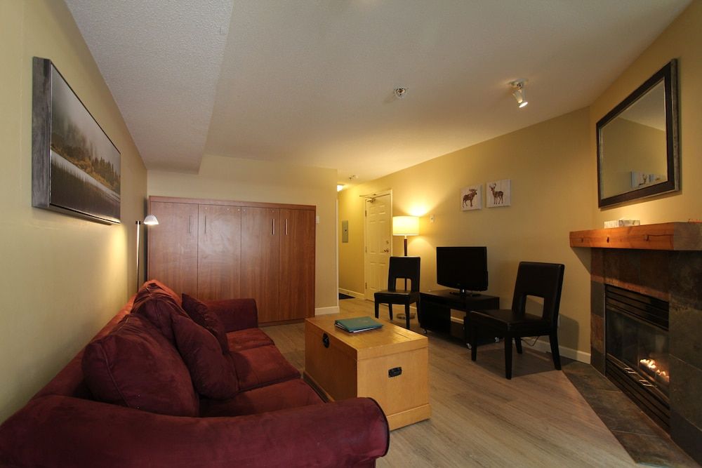Basic Studio, Kitchen