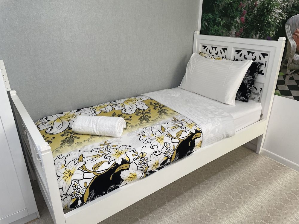 Coral Inn Boutique Motel Group or Family Room with Ensuite 2