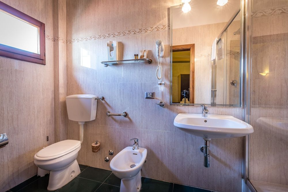 Tuscany Love Hotel delle Tele Triple Room 4