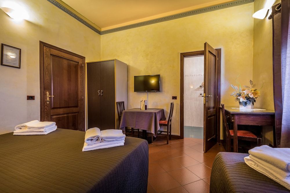 Tuscany Love Hotel delle Tele Triple Room 5