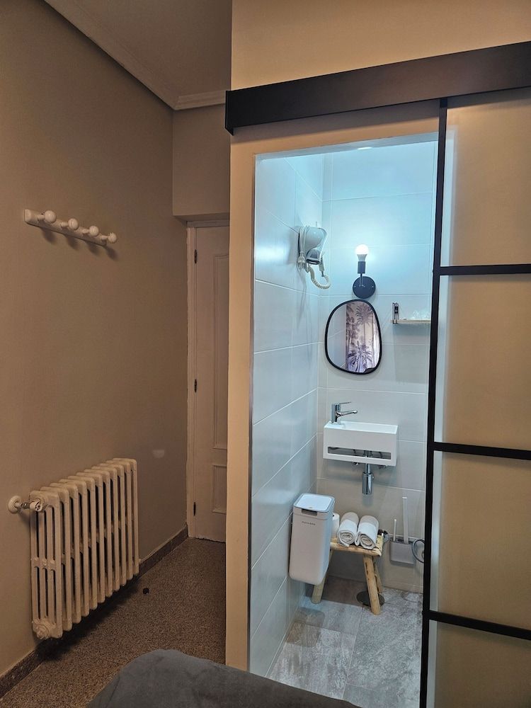 undefined C. H. Chelo 7