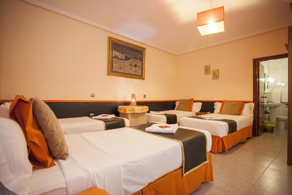 C. H. Chelo Family Room (4 people) 3